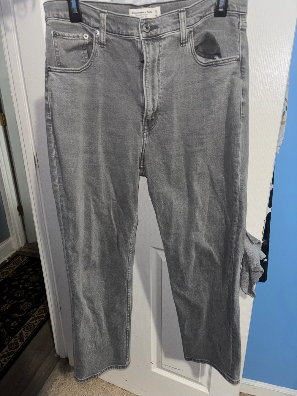 Abercrombie & Fitch Men's Gray Relaxed Straight Jeans
